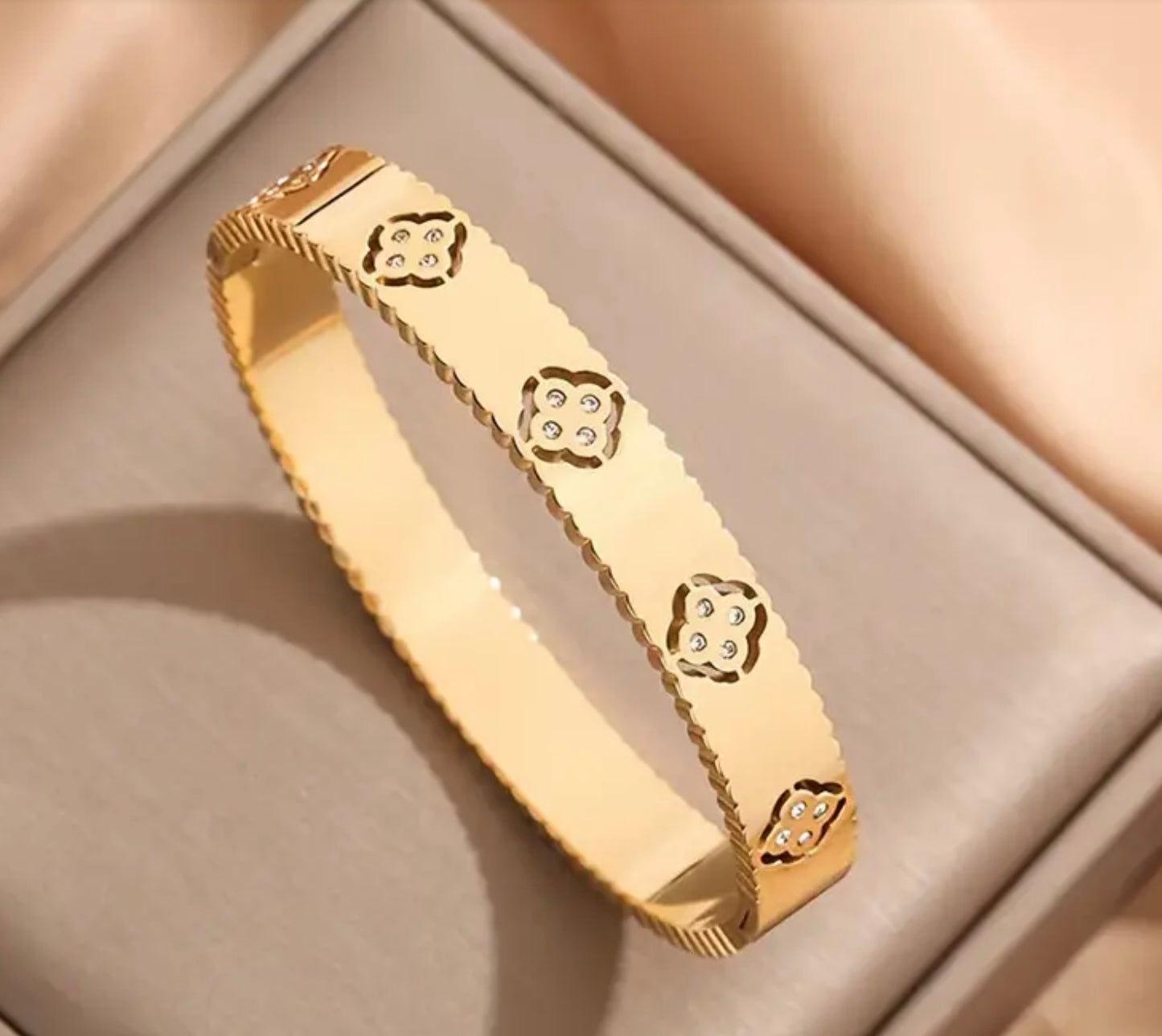 Clover Armreif Gold